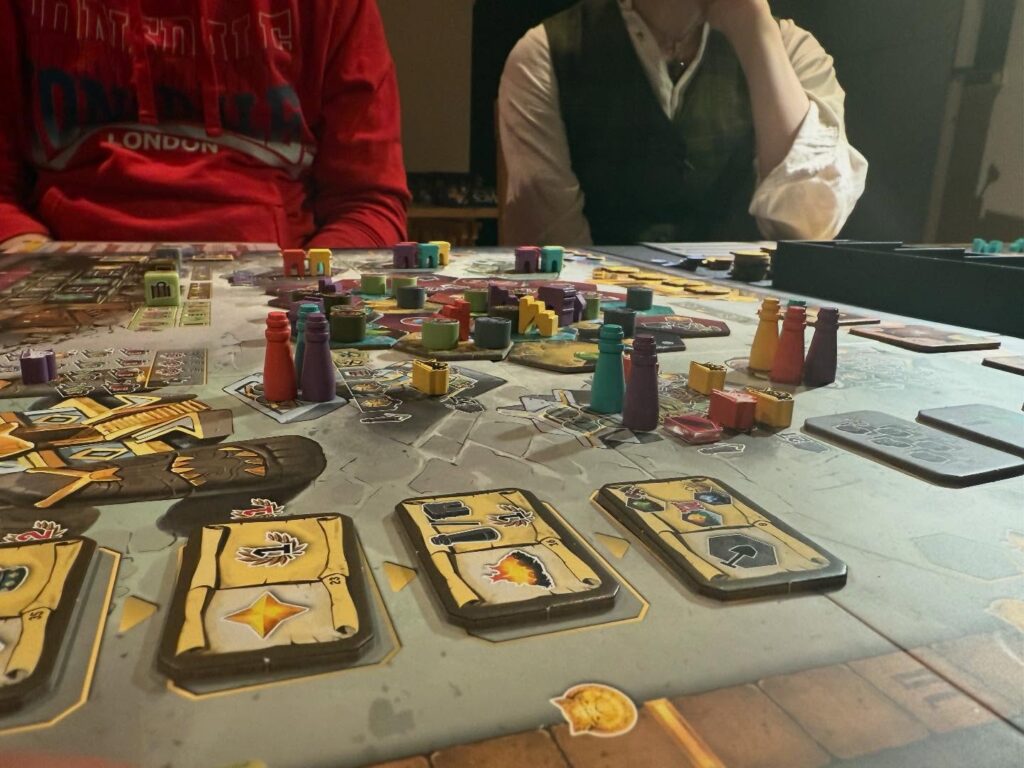 Efter en andra spelning av Covenant m&aring;ste jag erk&auml;nna att det &auml;r ett riktigt bra spel. P&aring; fyra mycket roligare &auml;n p&aring; tv&aring;!