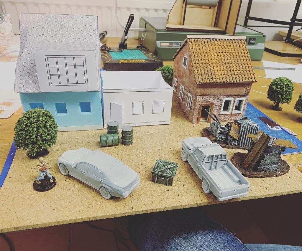 F&ouml;rsta stegen mot ett diorama tagna!