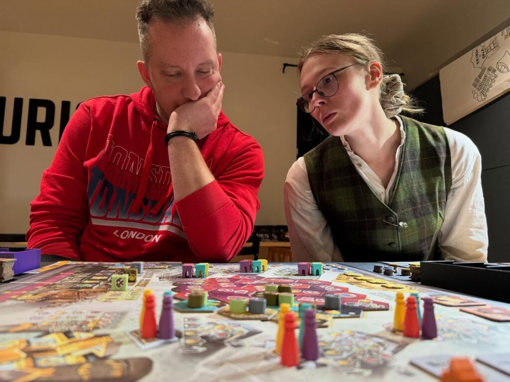 Efter en andra spelning av Covenant m&aring;ste jag erk&auml;nna att det &auml;r ett riktigt bra spel. P&aring; fyra mycket roligare &auml;n p&aring; tv&aring;!